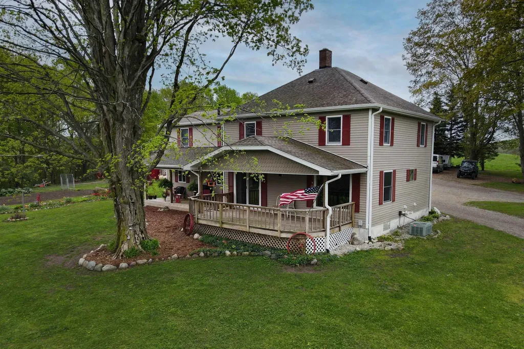 8201 Essex Road Banks Township MI 49729