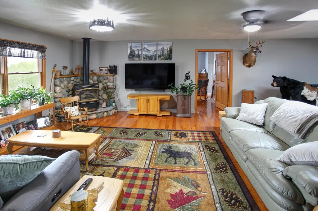8201 Essex Road Banks Township MI 49729