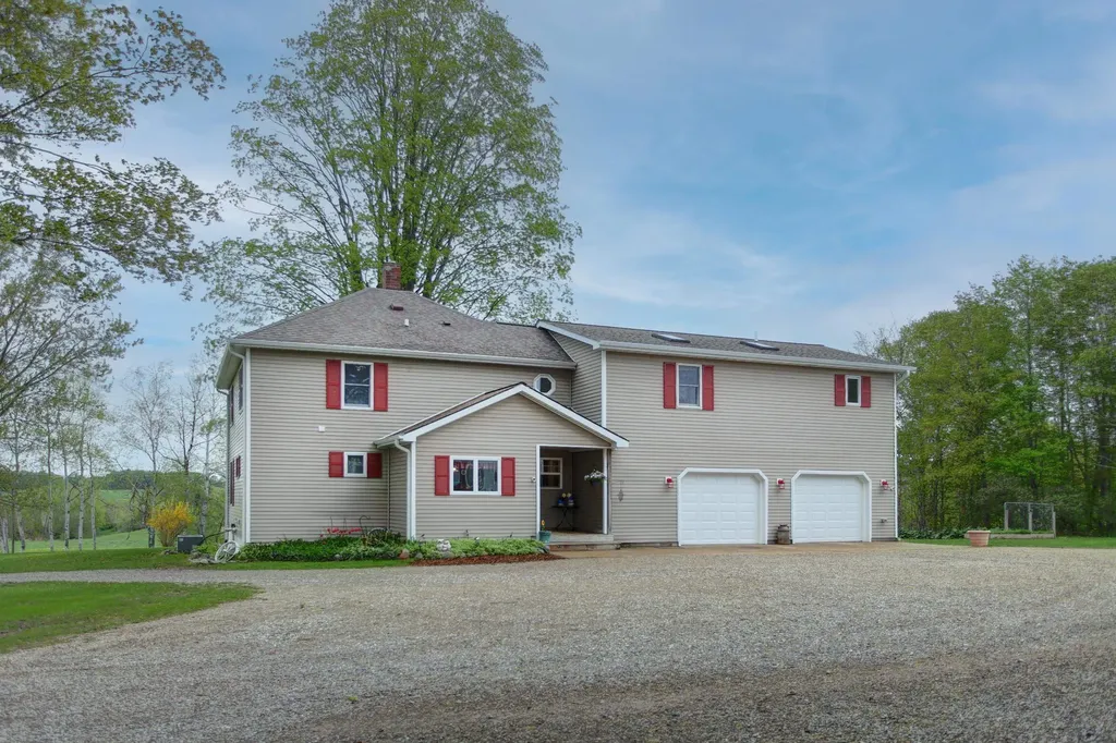 8201 Essex Road Banks Township MI 49729