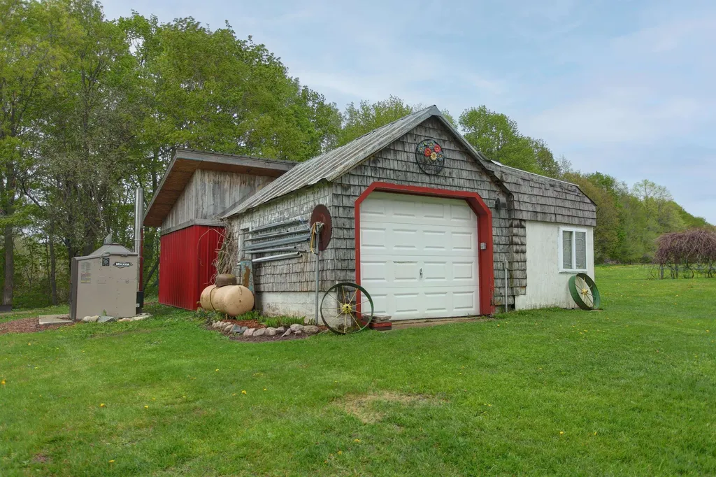 8201 Essex Road Banks Township MI 49729