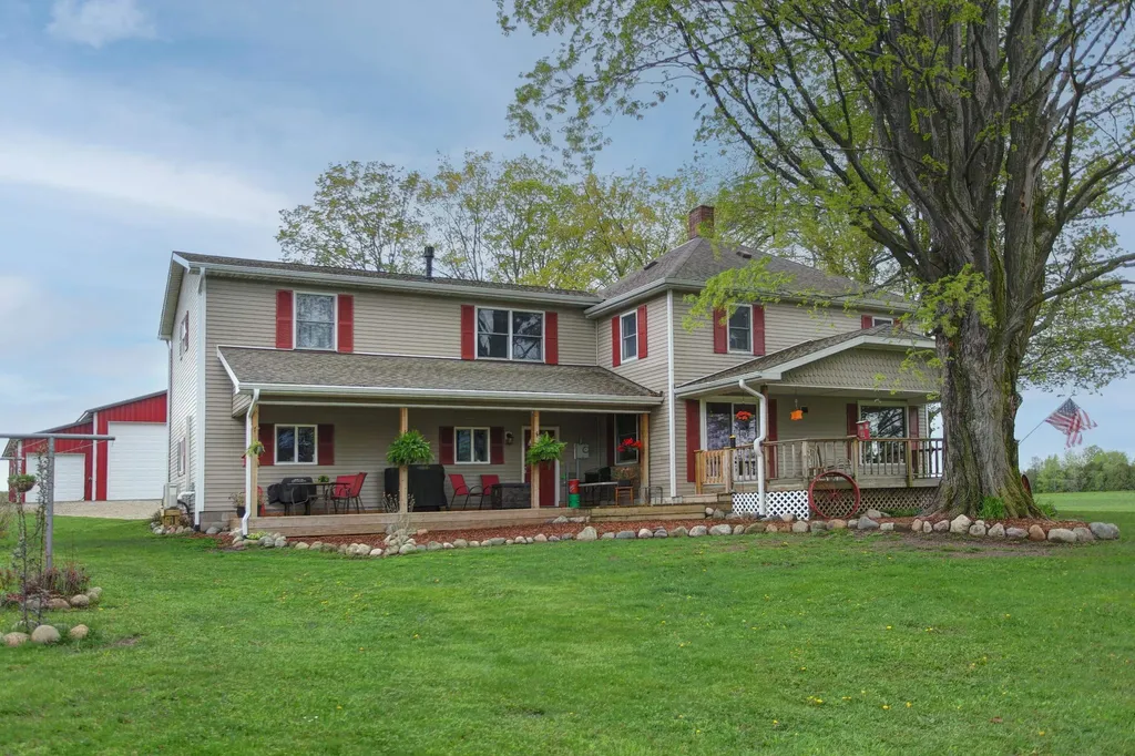 8201 Essex Road Banks Township MI 49729