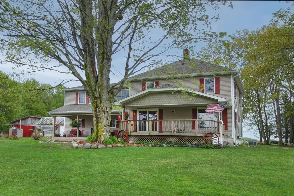 8201 Essex Road Banks Township MI 49729