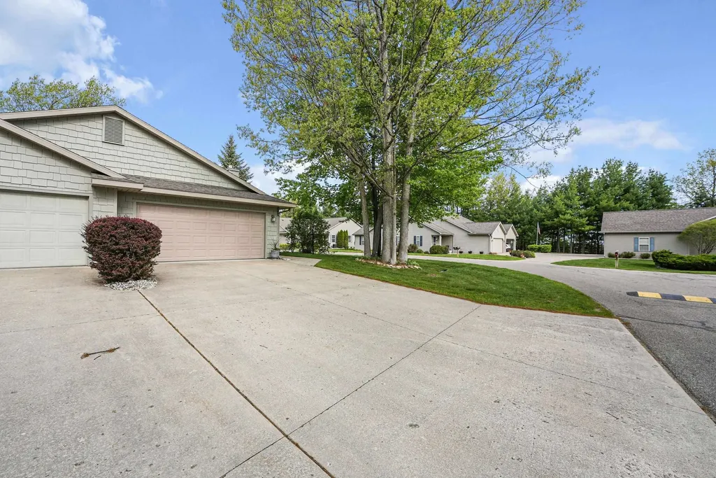 3149 Aspen Bluff Garfield Charter Township MI 49686