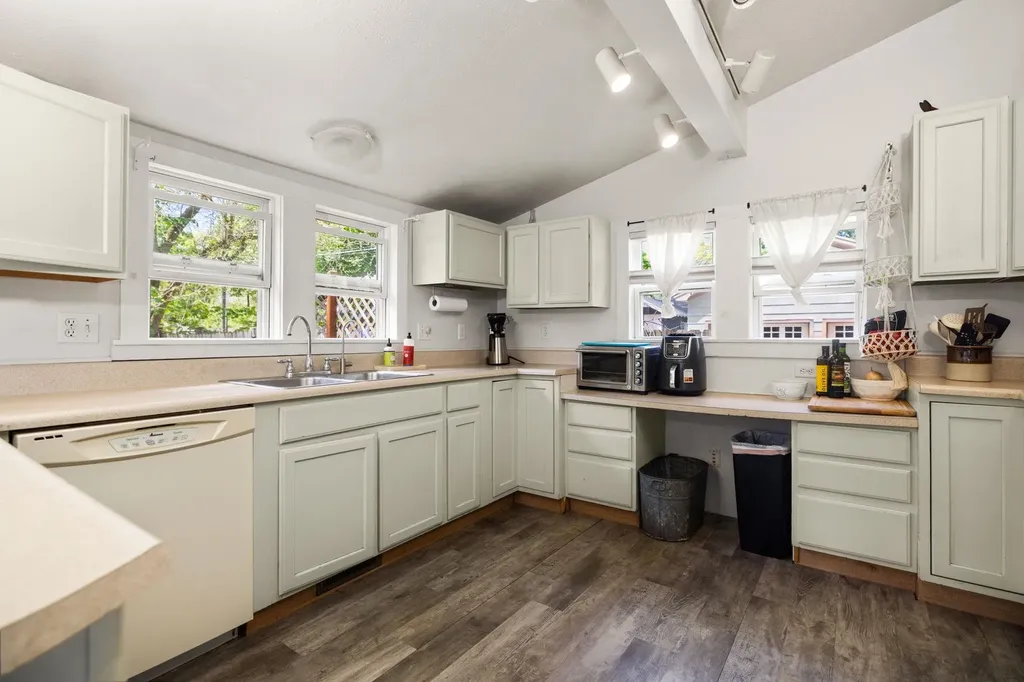 314 Barlow Street Traverse City City MI 49686