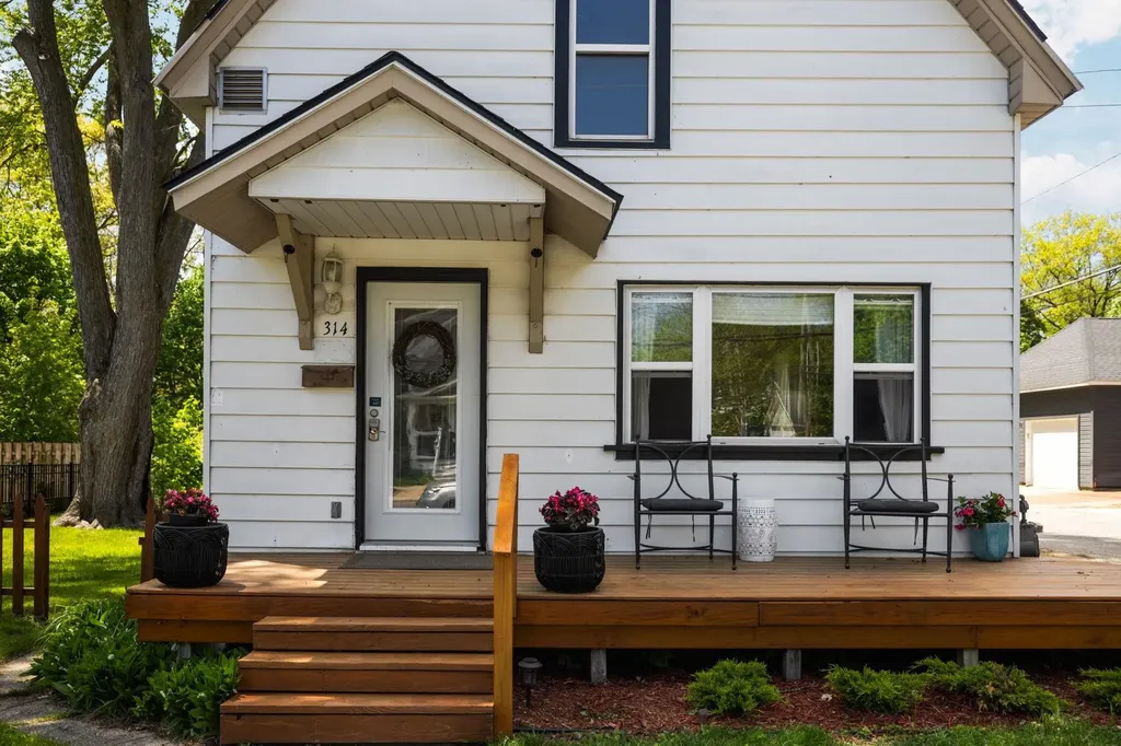 314 Barlow Street Traverse City City MI 49686