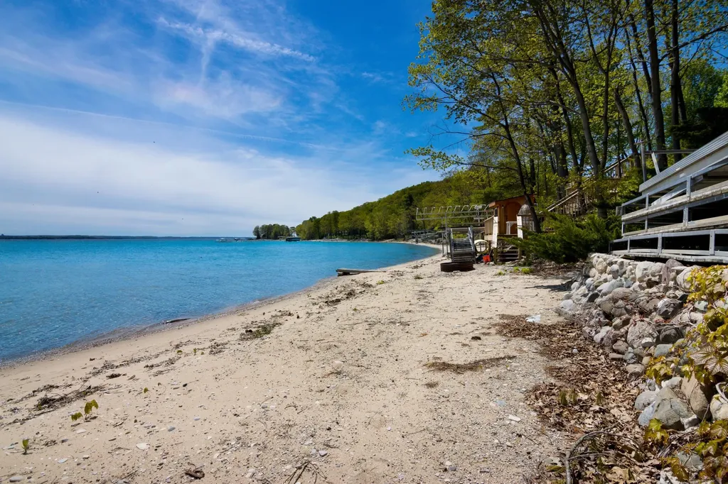 11537 Bluff Road Peninsula Township MI 49686