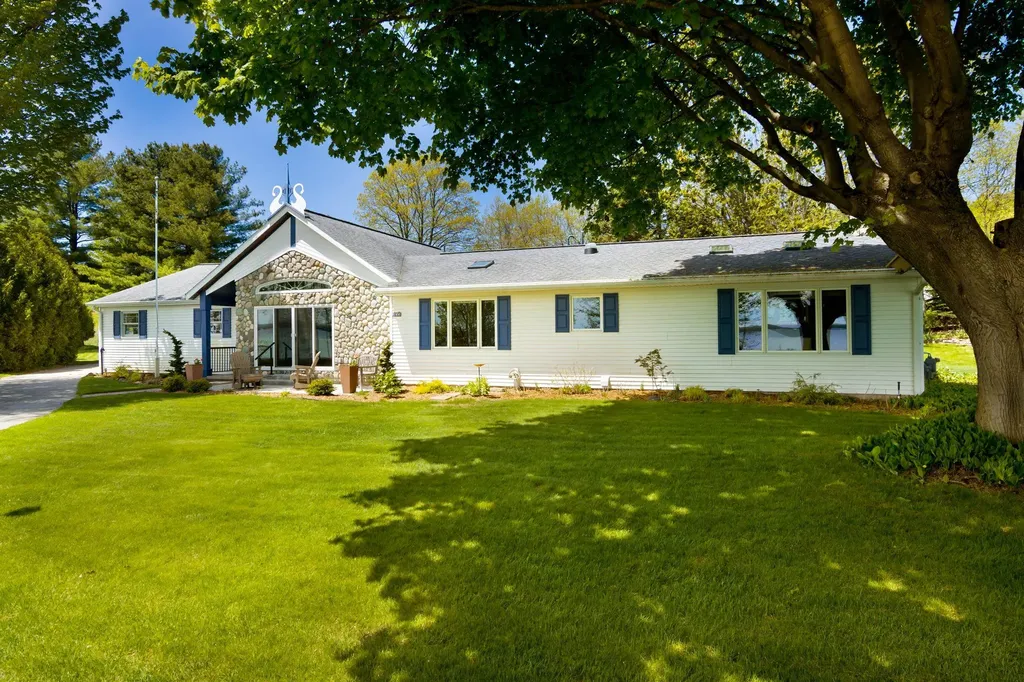 11537 Bluff Road Peninsula Township MI 49686