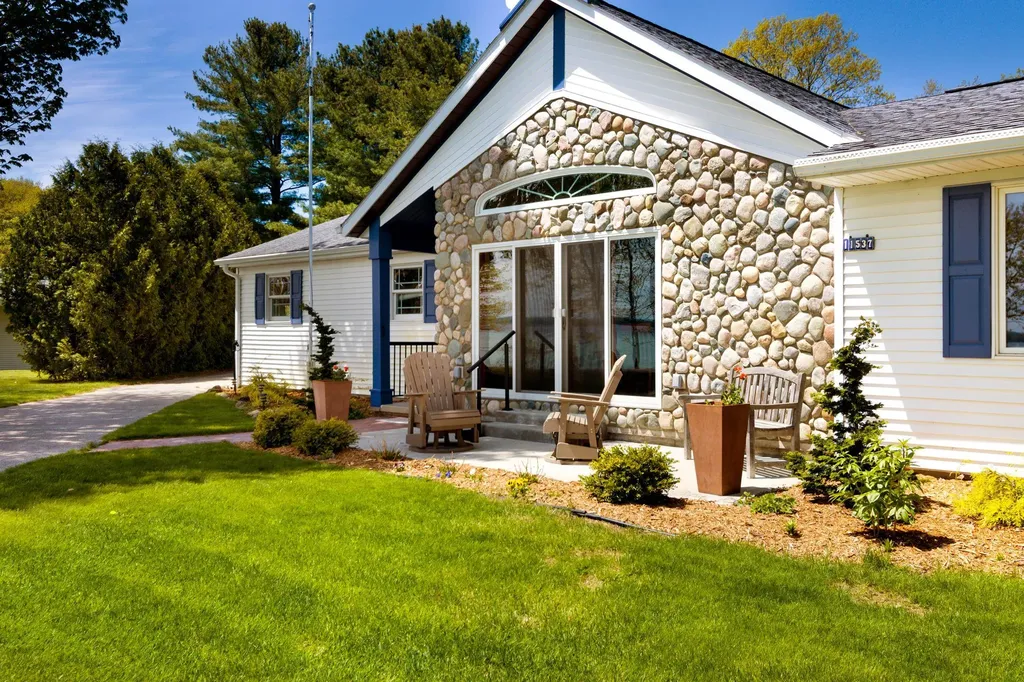 11537 Bluff Road Peninsula Township MI 49686