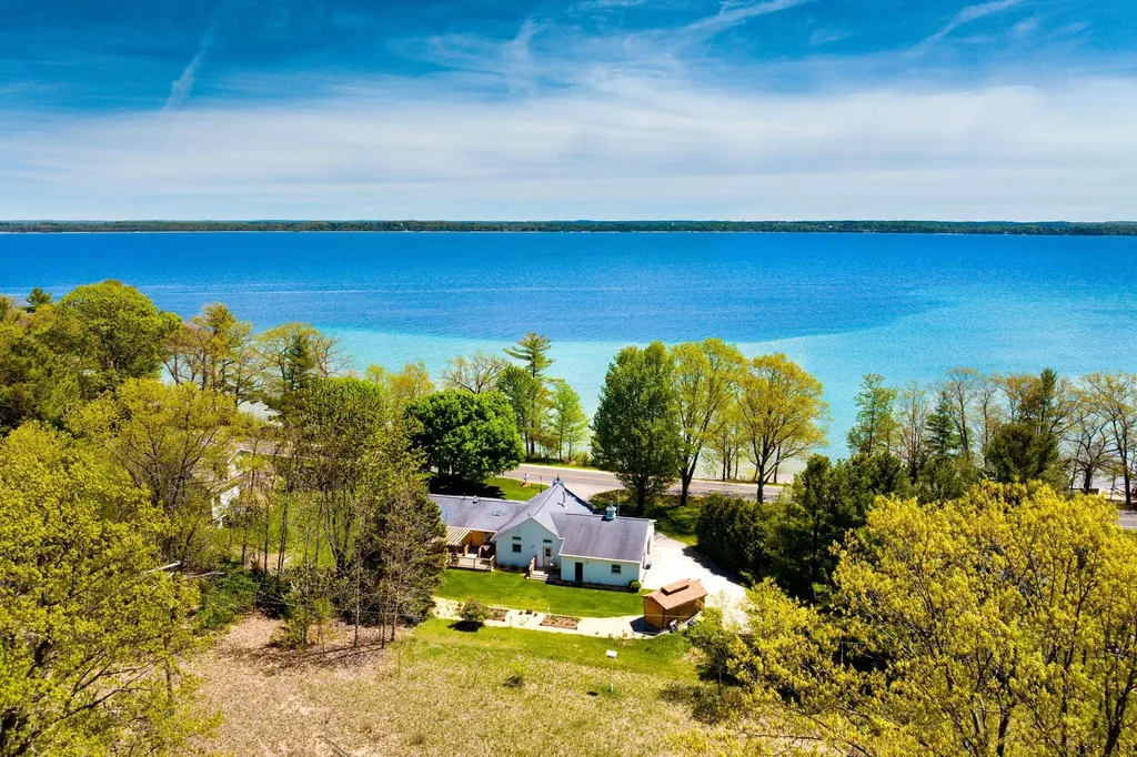 11537 Bluff Road Peninsula Township MI 49686