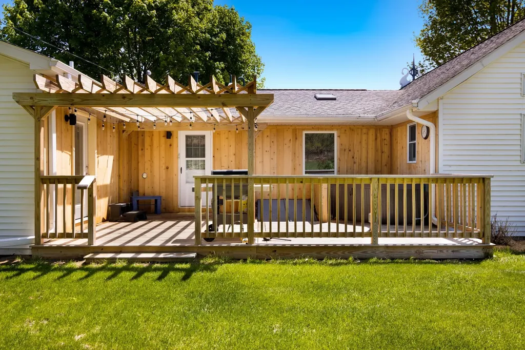 11537 Bluff Road Peninsula Township MI 49686