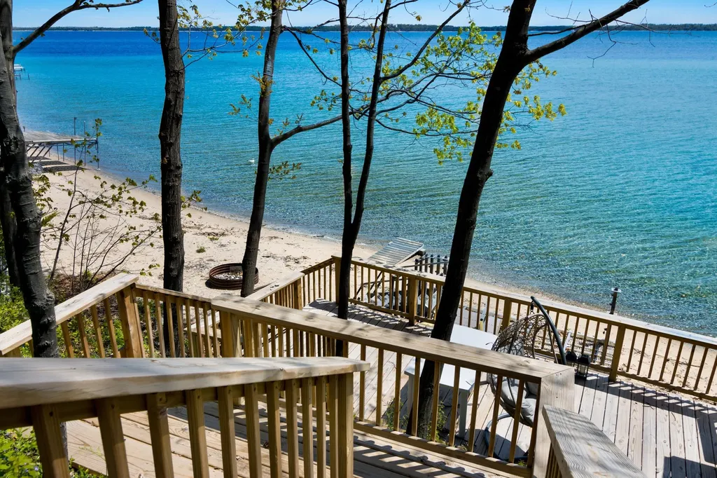 11537 Bluff Road Peninsula Township MI 49686