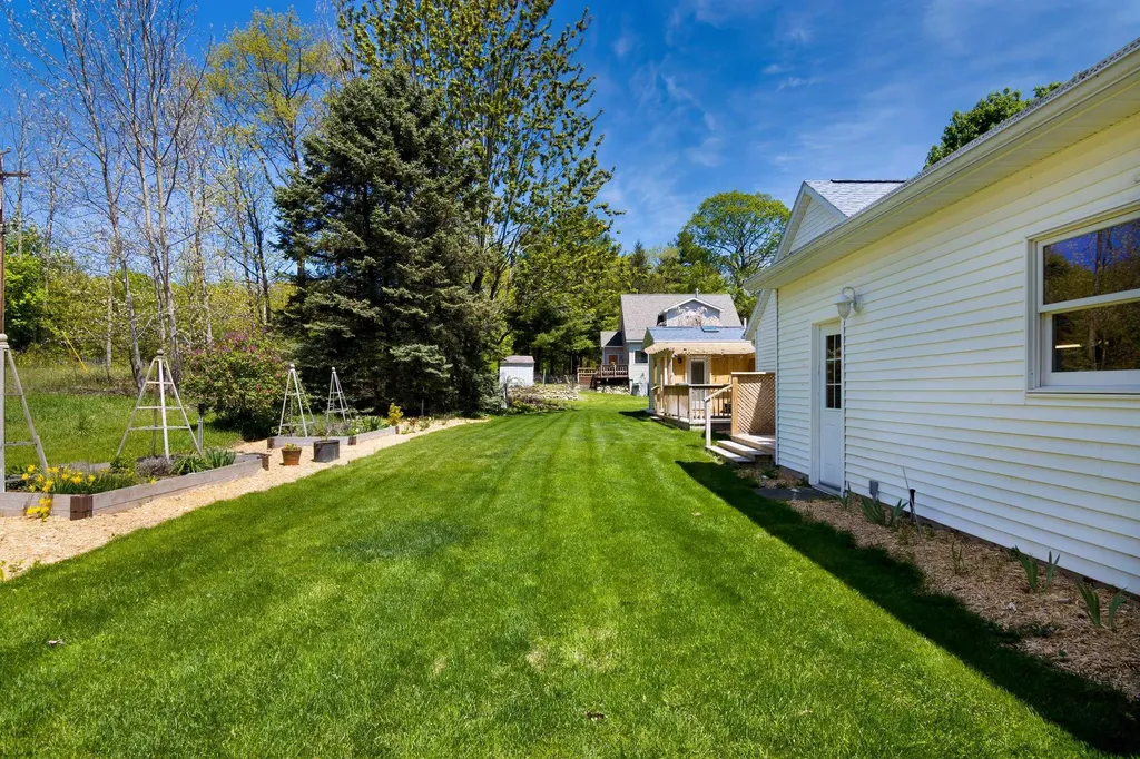 11537 Bluff Road Peninsula Township MI 49686