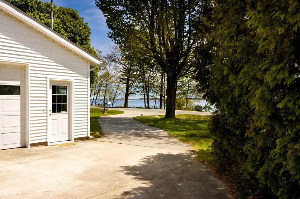 11537 Bluff Road Peninsula Township MI 49686
