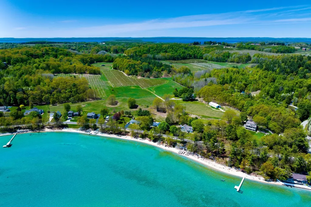 11537 Bluff Road Peninsula Township MI 49686
