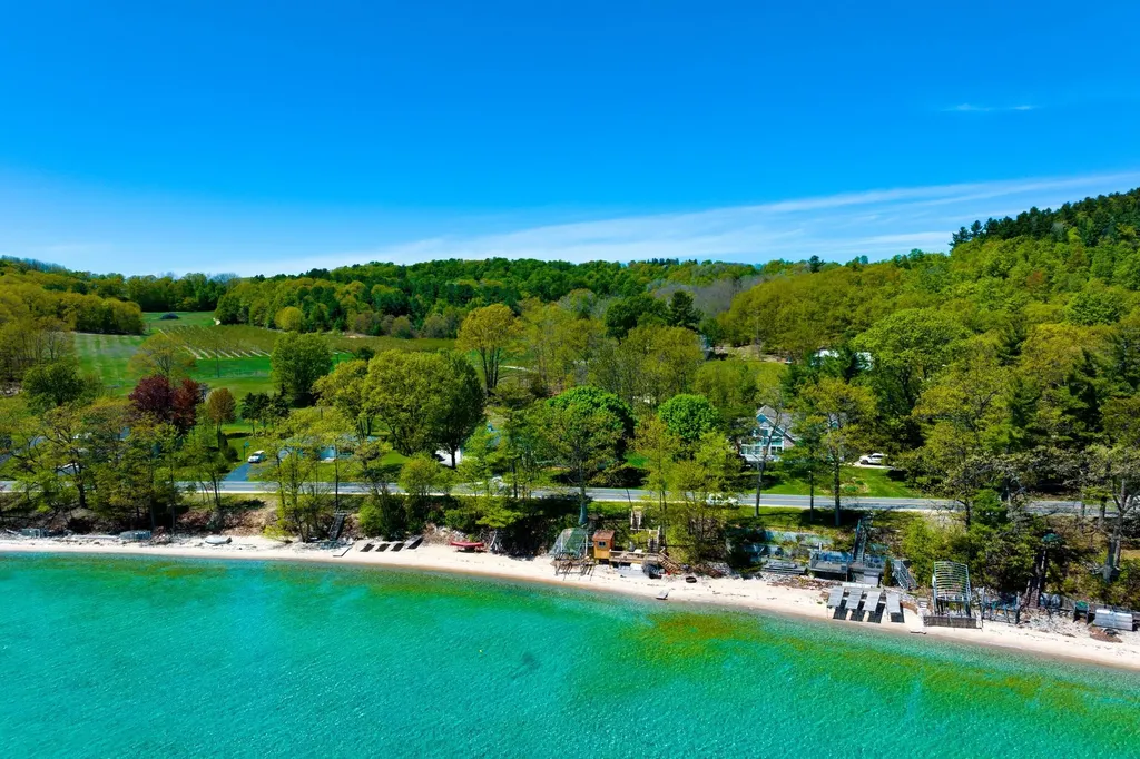11537 Bluff Road Peninsula Township MI 49686