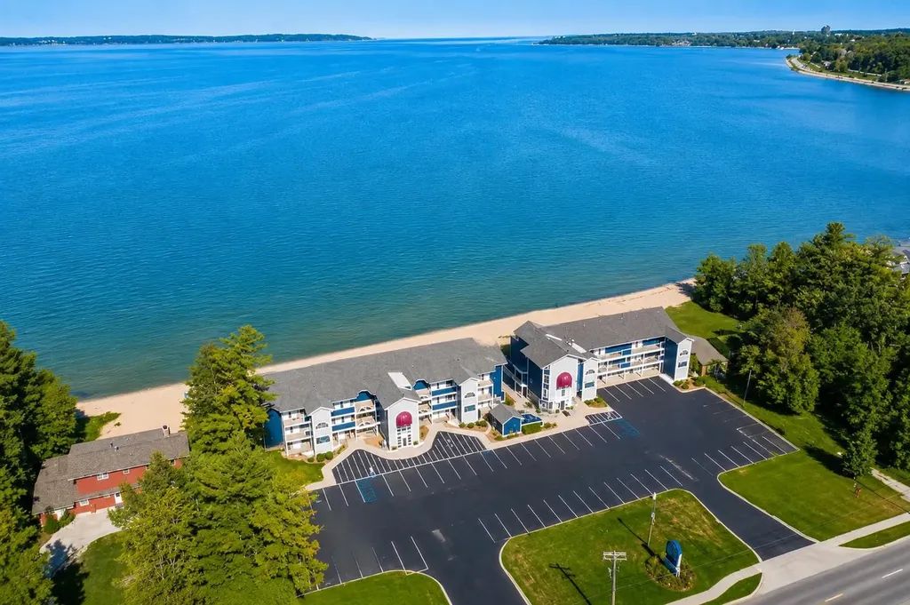 2211 N Us-131 N East Bay Township MI 49686