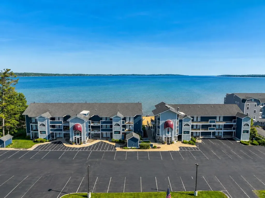 2211 N Us-131 N East Bay Township MI 49686