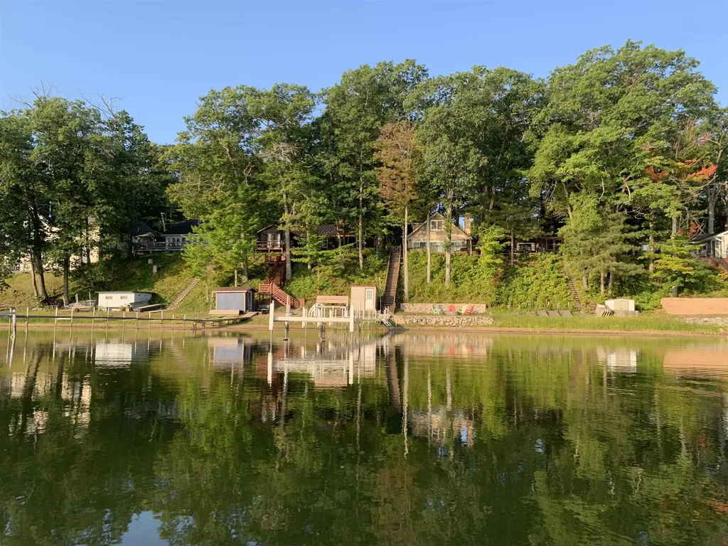 1504 S Birchaven Beach Lake Township MI 49651