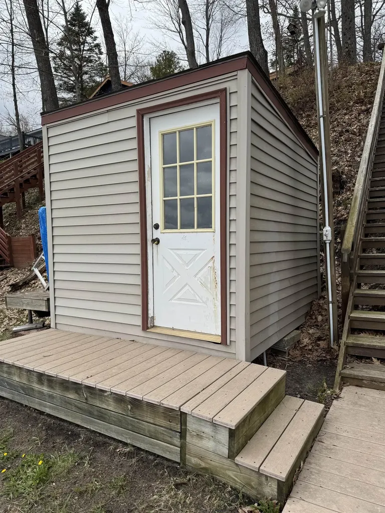 1504 S Birchaven Beach Lake Township MI 49651