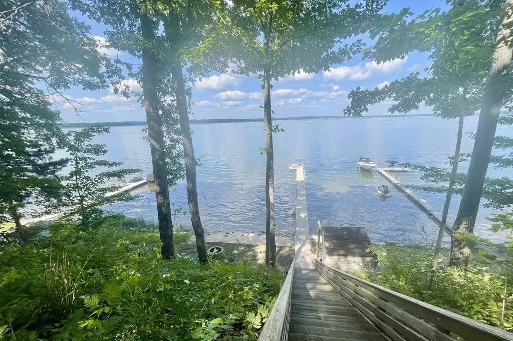 1504 S Birchaven Beach Lake Township MI 49651