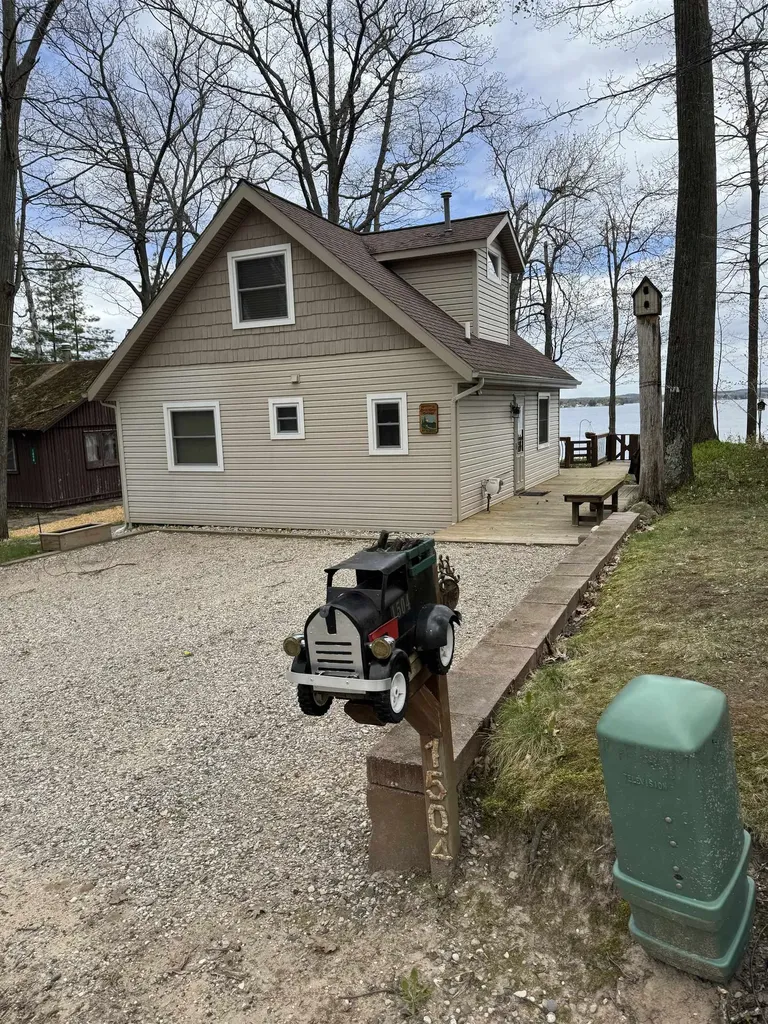1504 S Birchaven Beach Lake Township MI 49651