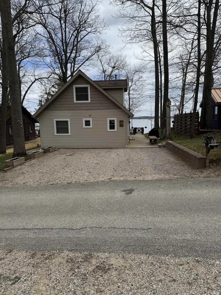 1504 S Birchaven Beach Lake Township MI 49651