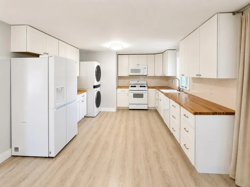 1865 Maple Drive East Bay Township MI 49686