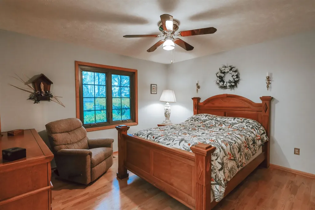 13686 Hedeen Drive Peninsula Township MI 49686