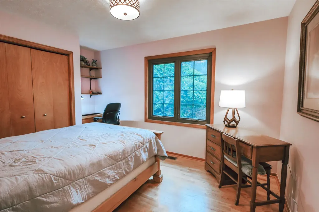 13686 Hedeen Drive Peninsula Township MI 49686