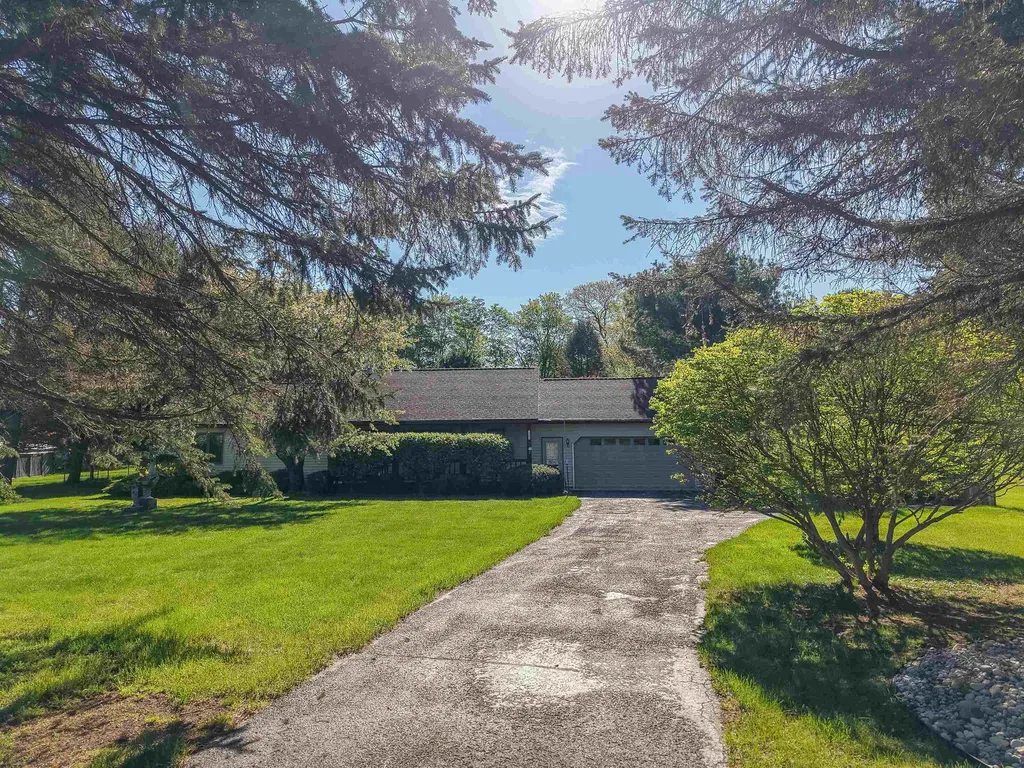 13686 Hedeen Drive Peninsula Township MI 49686
