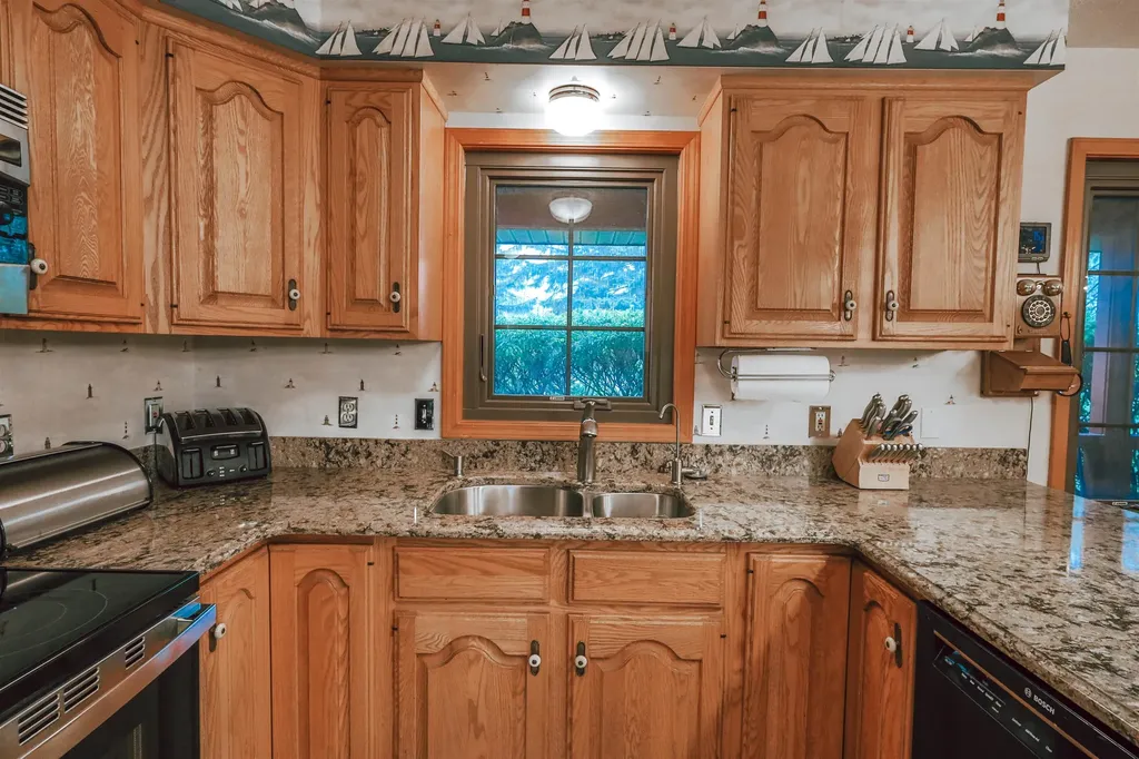 13686 Hedeen Drive Peninsula Township MI 49686