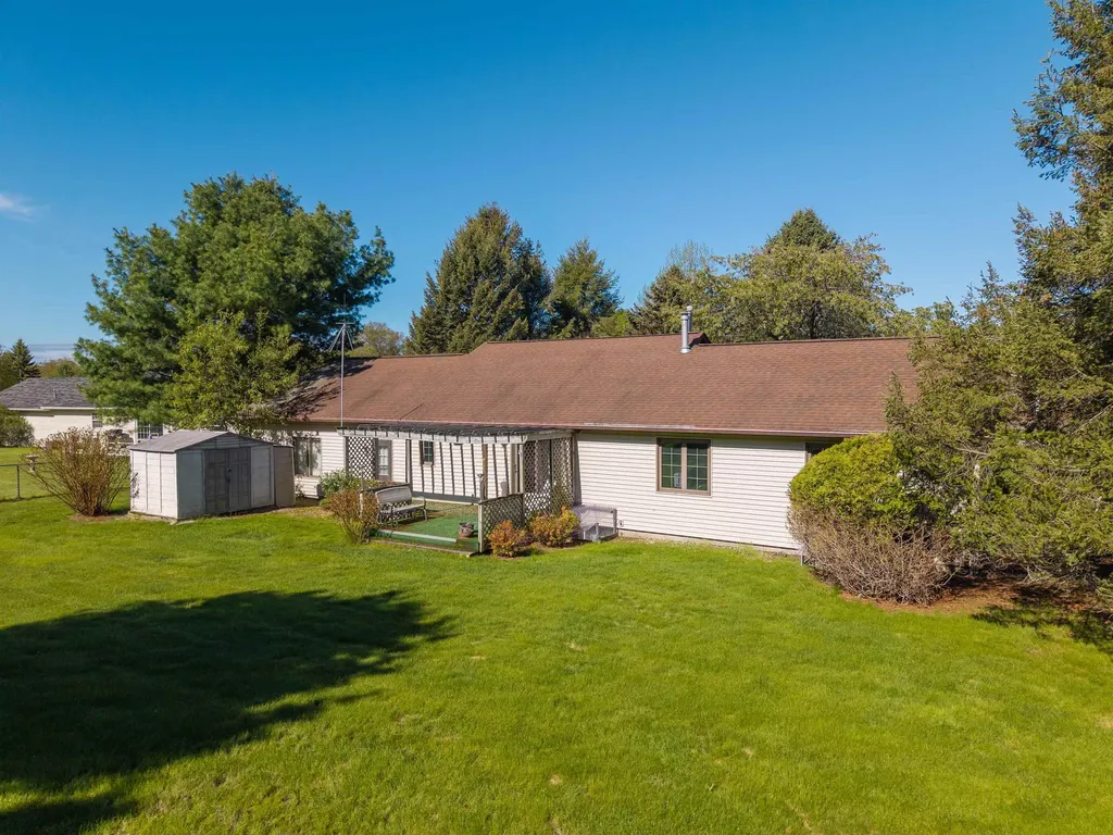 13686 Hedeen Drive Peninsula Township MI 49686
