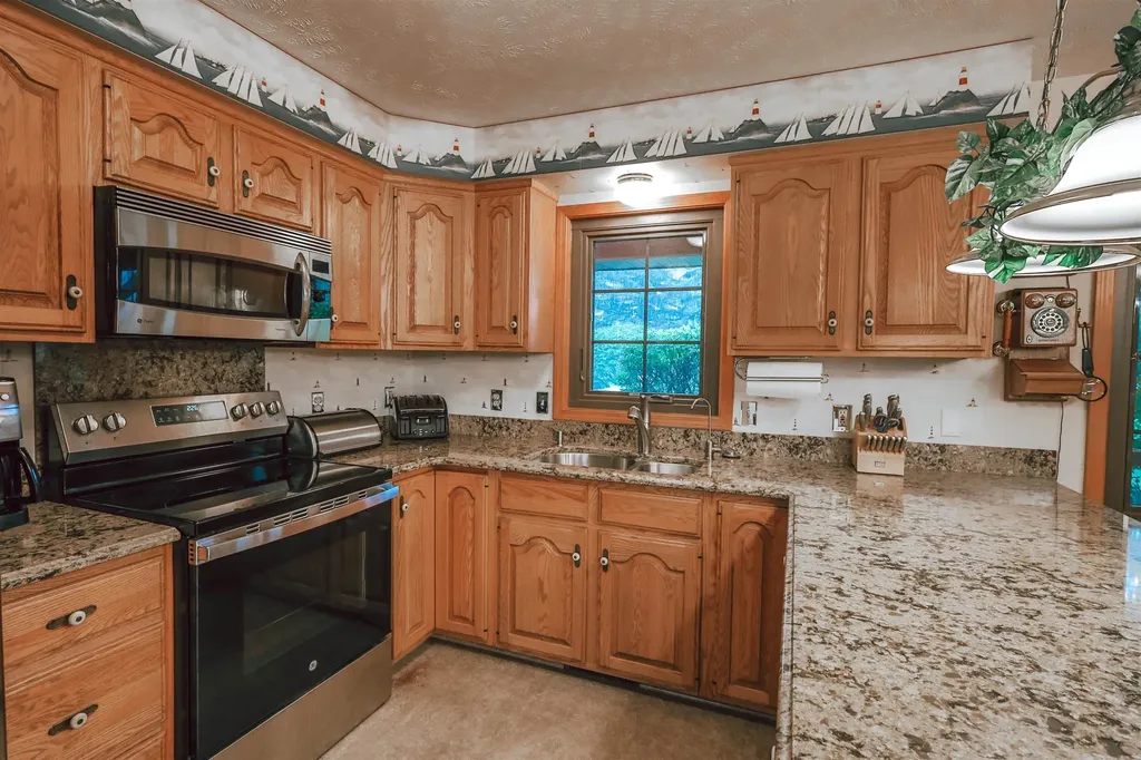 13686 Hedeen Drive Peninsula Township MI 49686