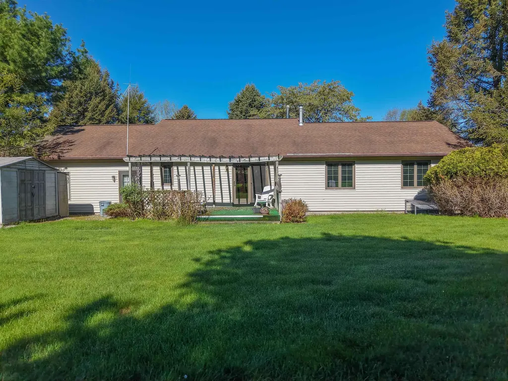 13686 Hedeen Drive Peninsula Township MI 49686