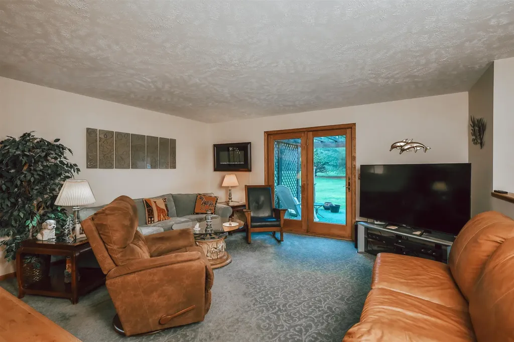 13686 Hedeen Drive Peninsula Township MI 49686