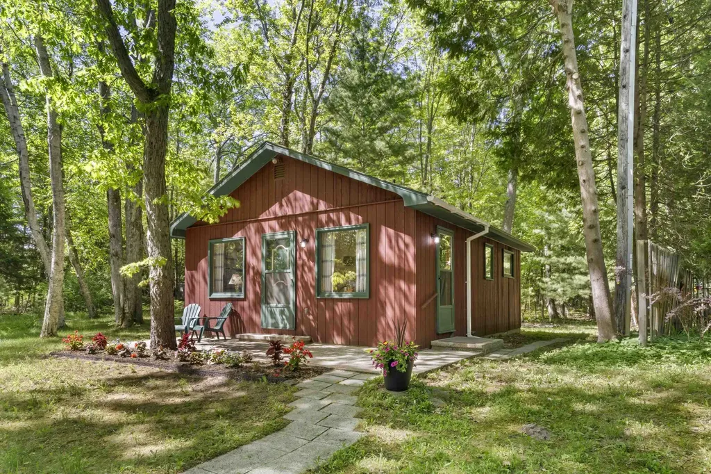 5328 Birch Trail Lake Township MI 49640