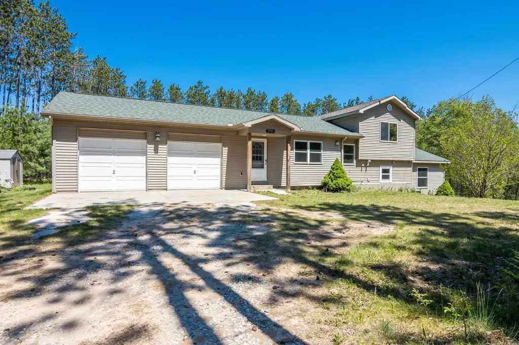 2901 Woodqueen Trail Paradise Township MI 49649