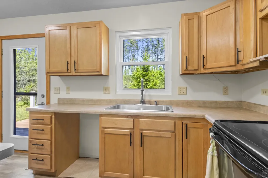 2901 Woodqueen Trail Paradise Township MI 49649