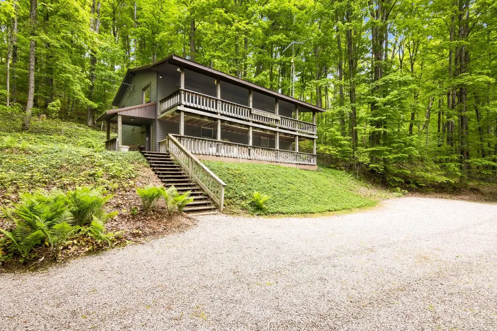 8401 S Sullivan Road Kasson Township MI 49621