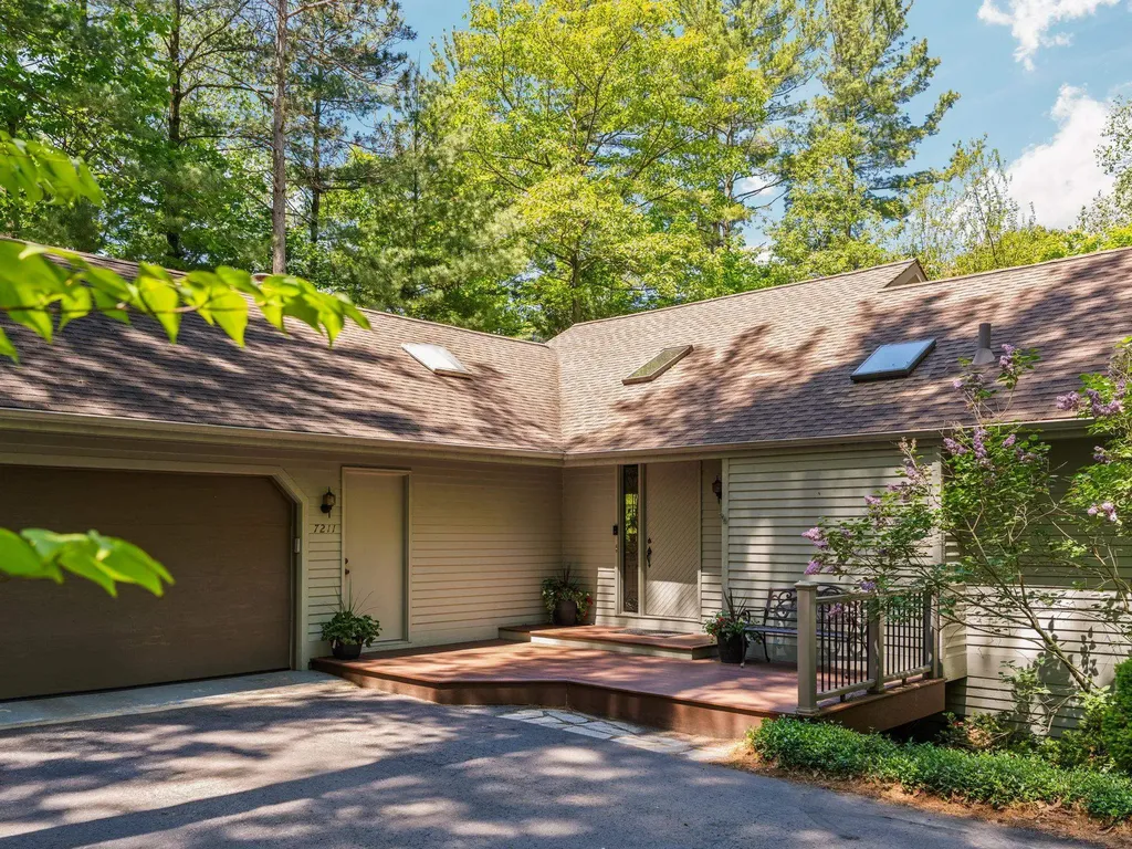 7211 Logan Lane Peninsula Township MI 49686