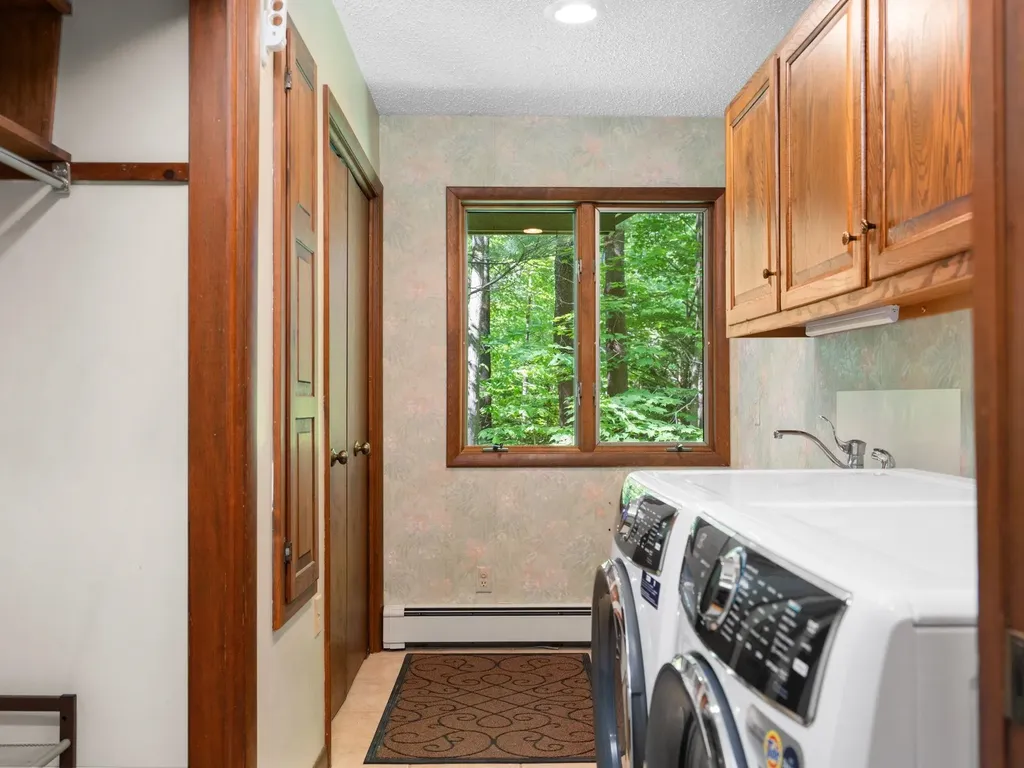 7211 Logan Lane Peninsula Township MI 49686