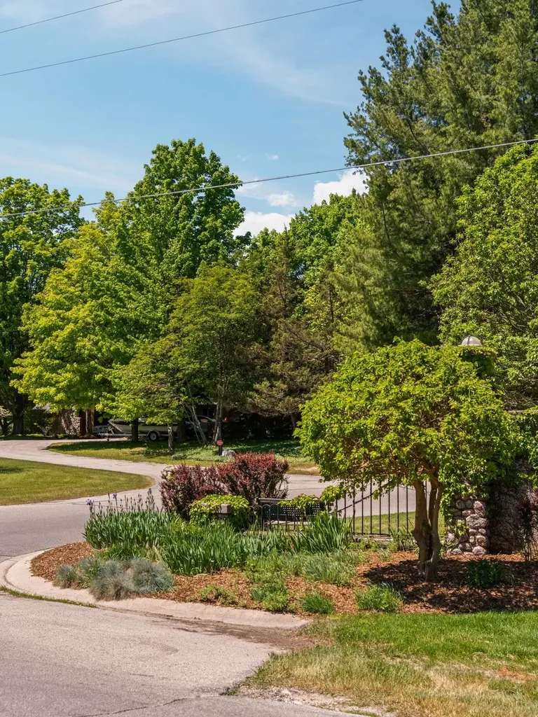 7211 Logan Lane Peninsula Township MI 49686
