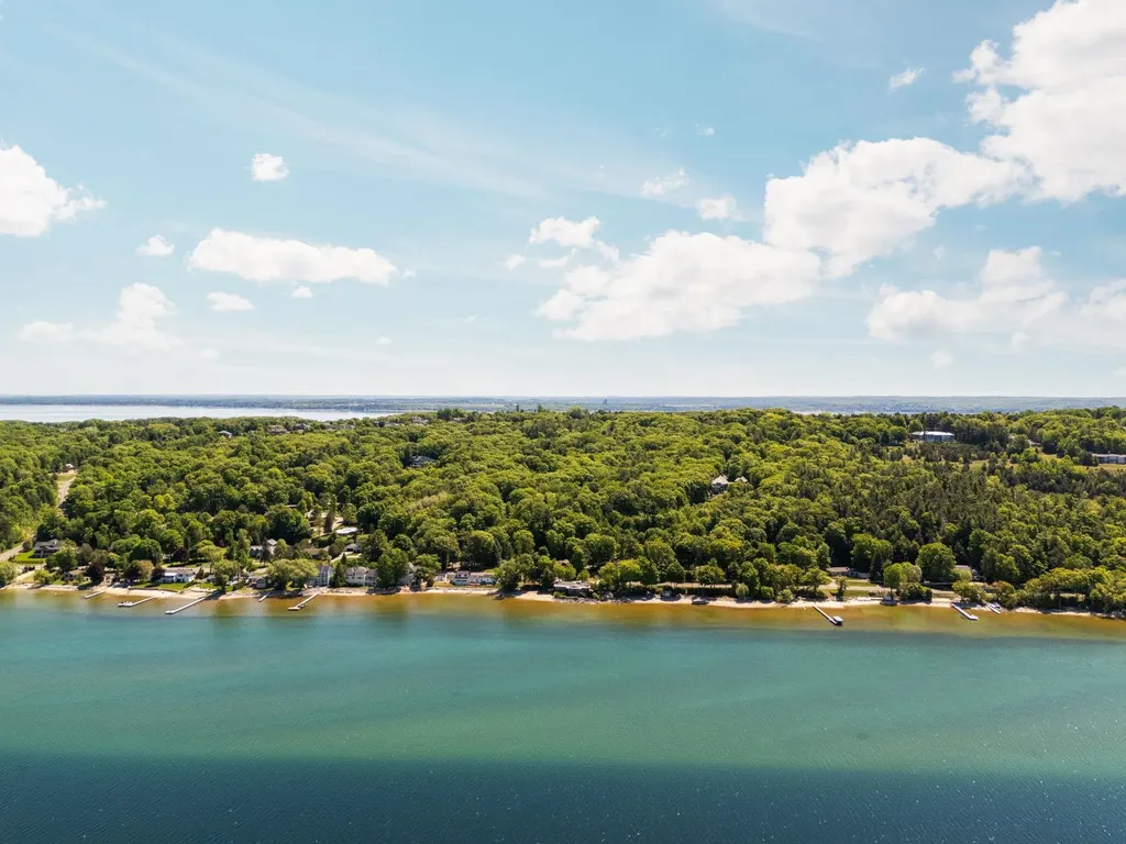 7211 Logan Lane Peninsula Township MI 49686
