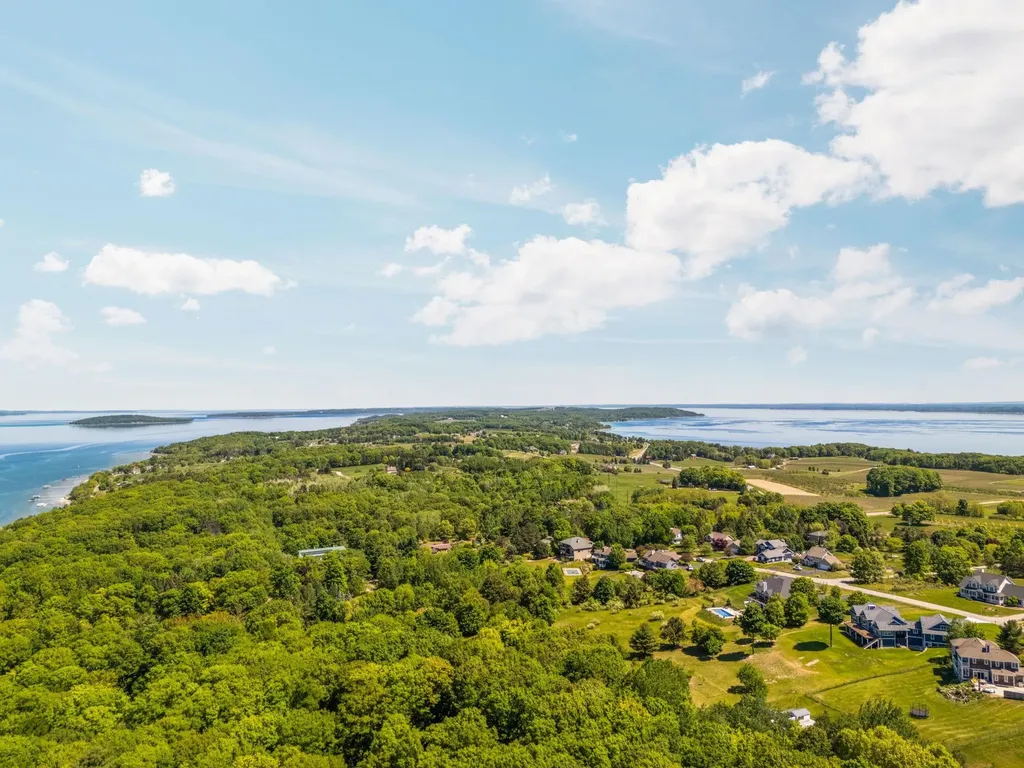 7211 Logan Lane Peninsula Township MI 49686