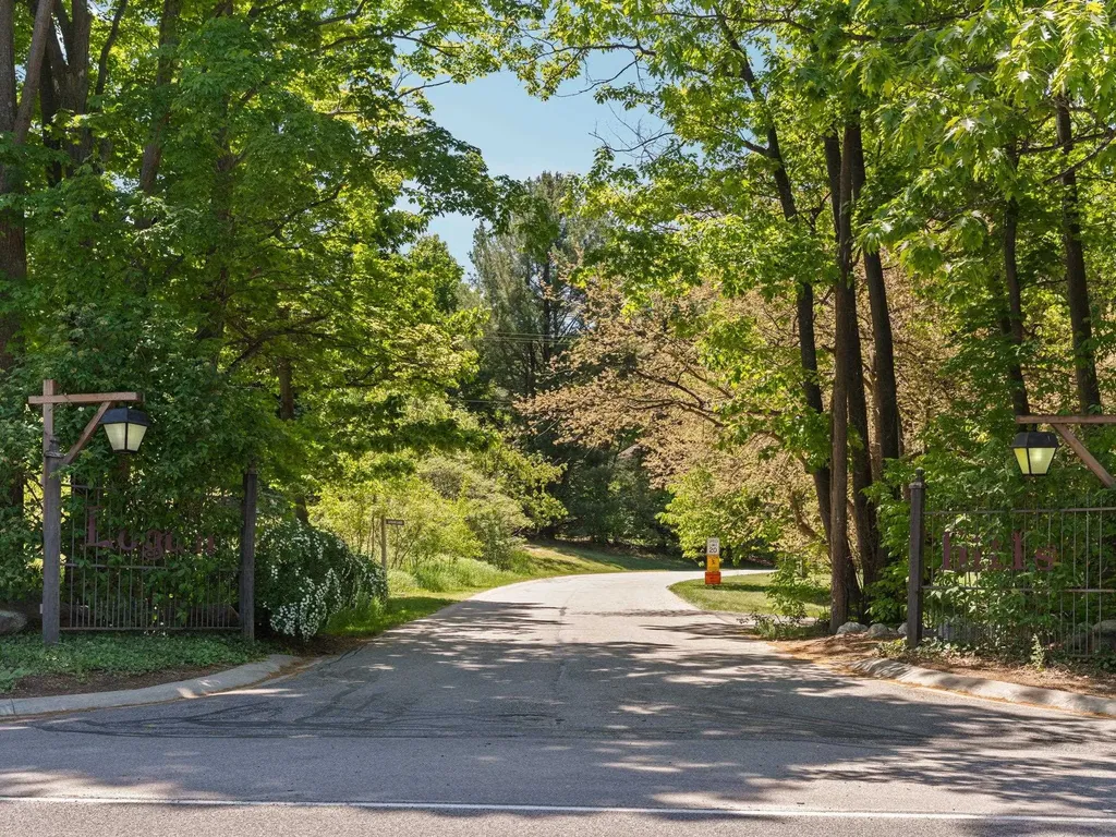 7211 Logan Lane Peninsula Township MI 49686