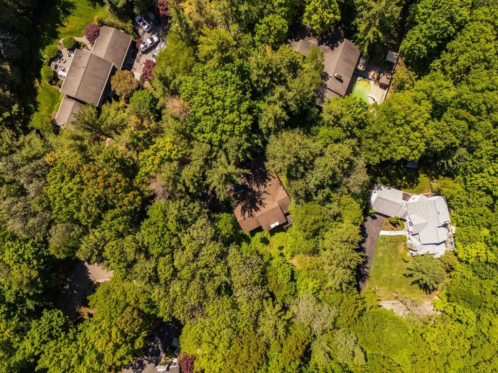7211 Logan Lane Peninsula Township MI 49686