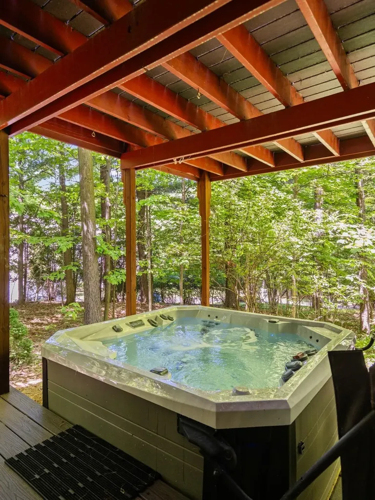 7211 Logan Lane Peninsula Township MI 49686