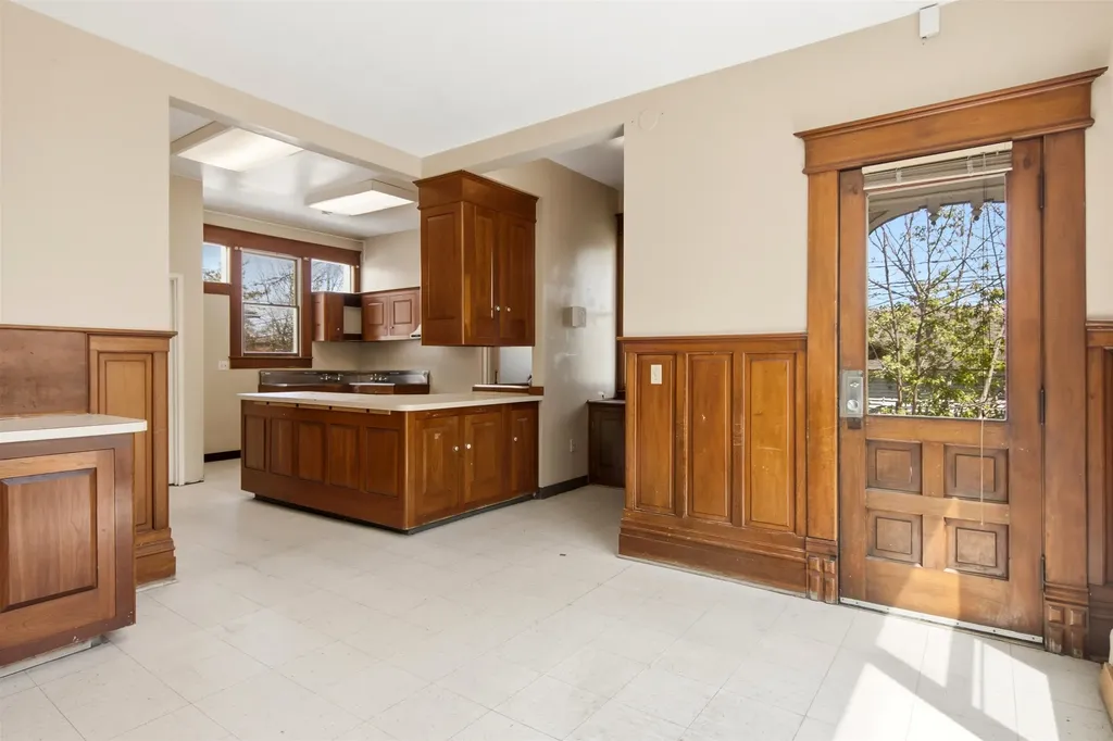 445 E State Street Traverse City City MI 49686