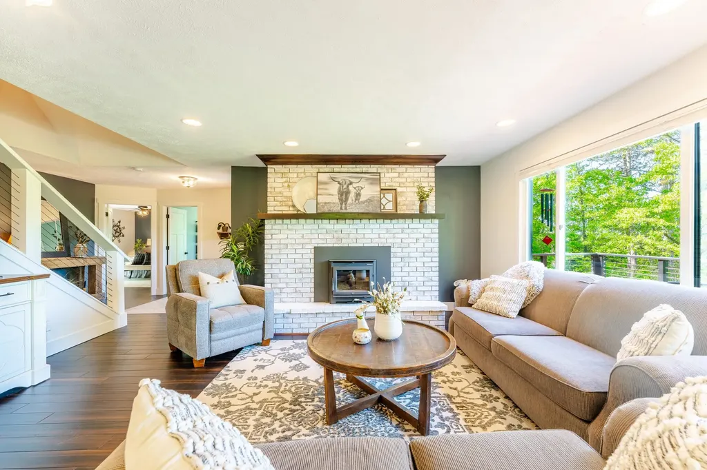 2104 Apple Hill Road East Bay Township MI 49686