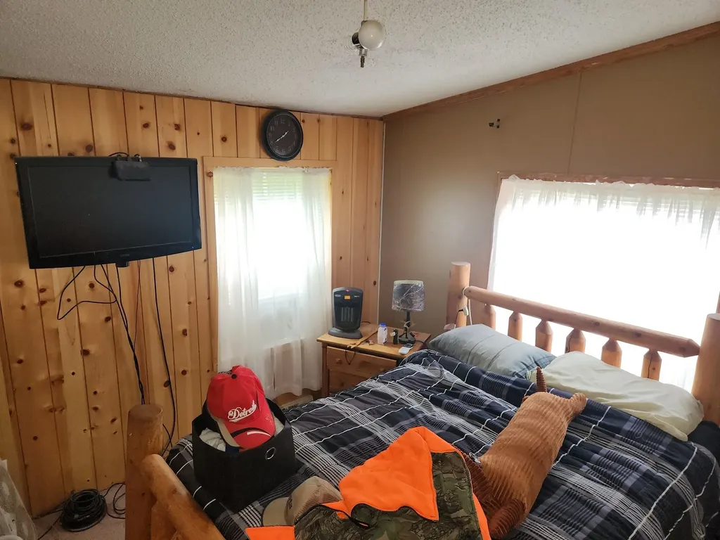 5948 Kniss Road Oliver Township MI 49646